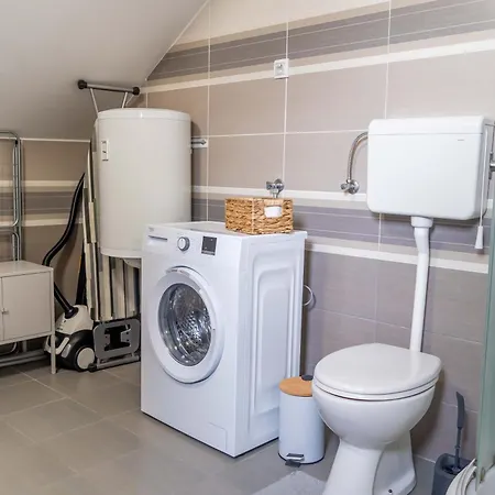 Spacious Close To Center L Washing Machine L Kitchen Apartamento